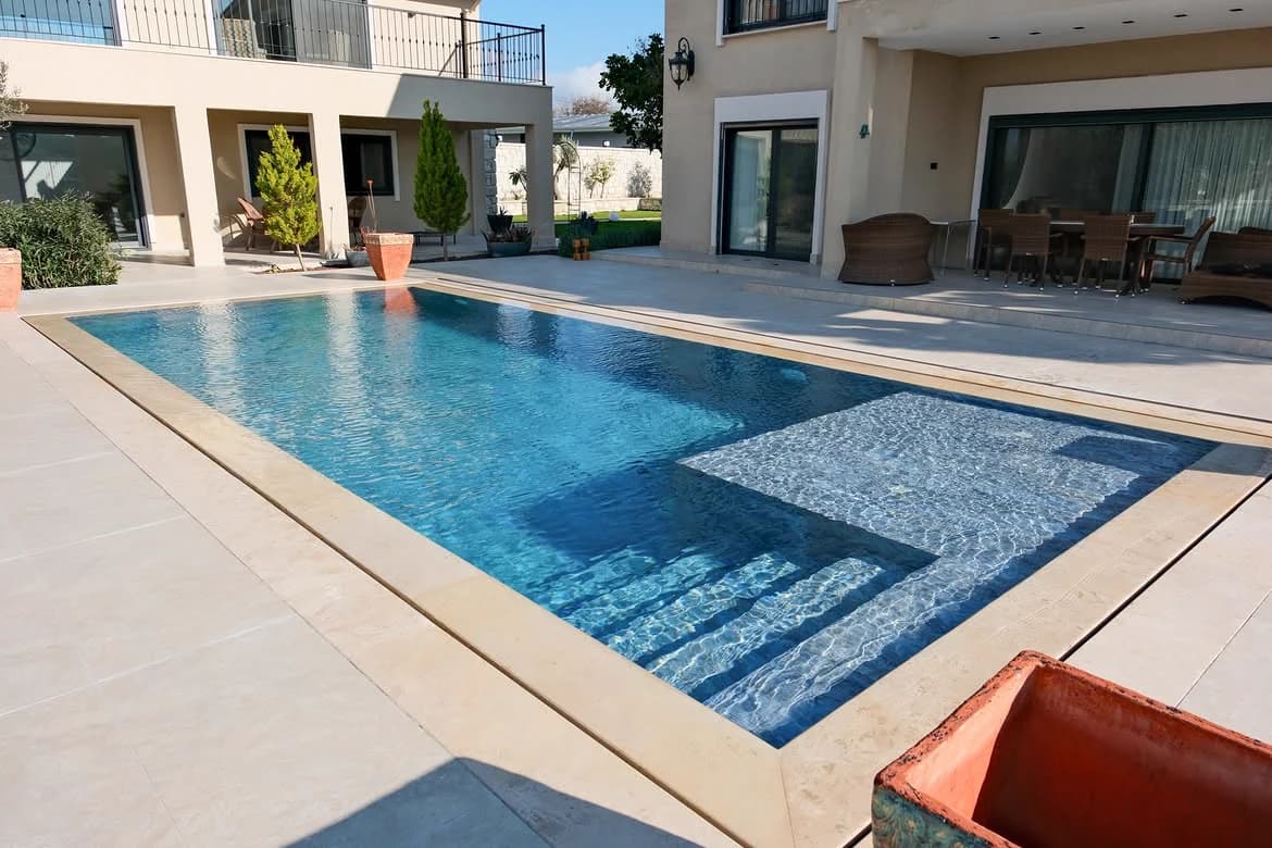 Plazma Taşmalı Villa Havuzu