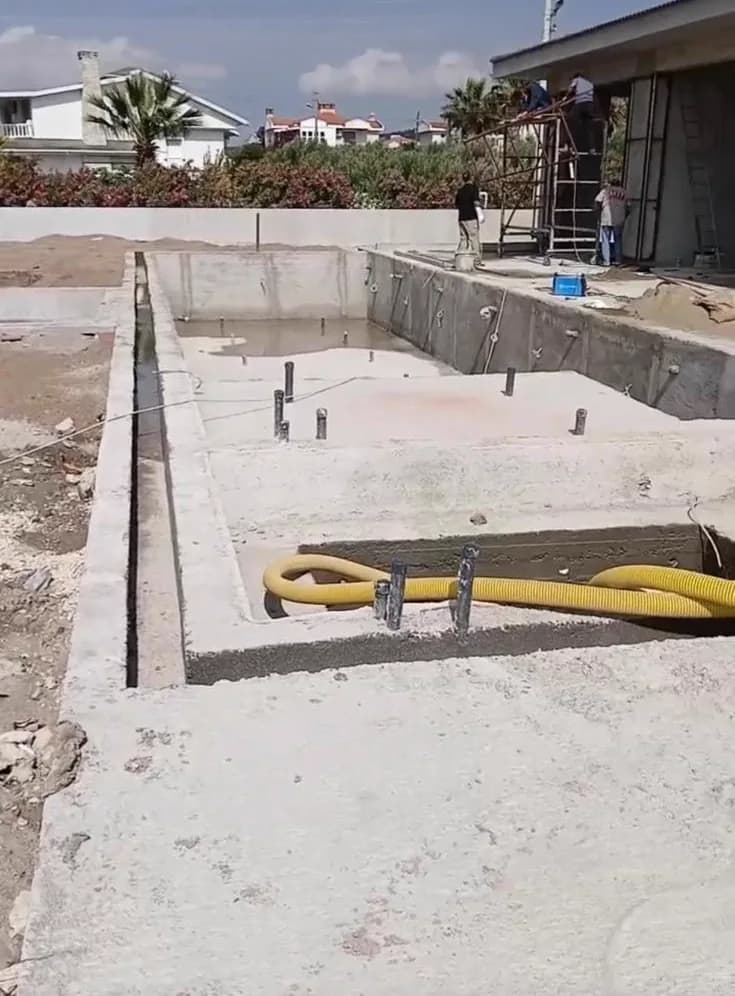 Villa Pool with Fire Pit — 2